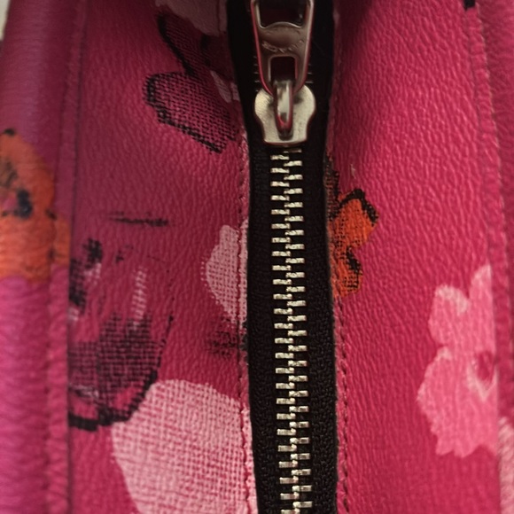 Coach - Picture 6 of 6